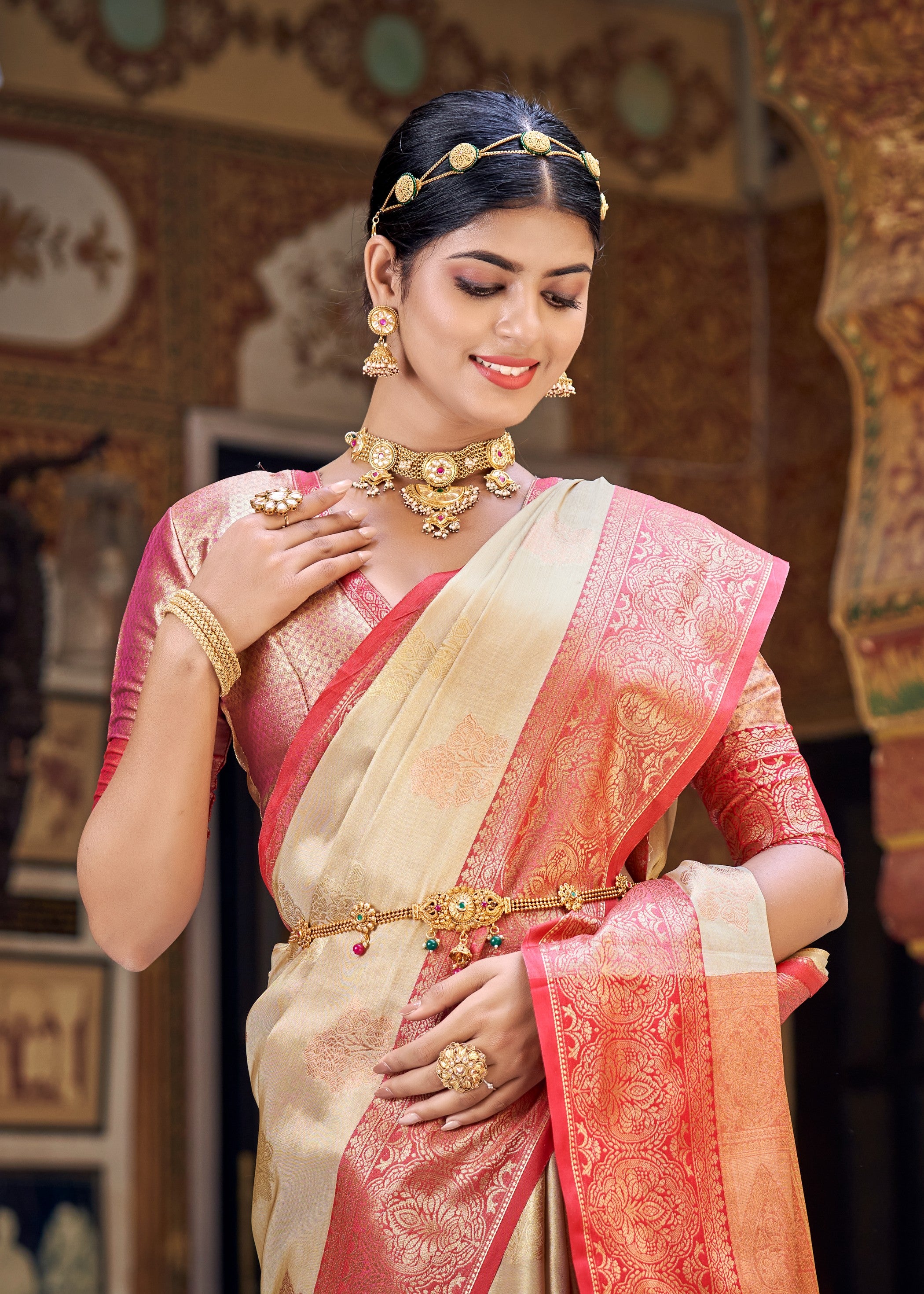 Graceful Ivory Banarasi Handloom Silk Saree