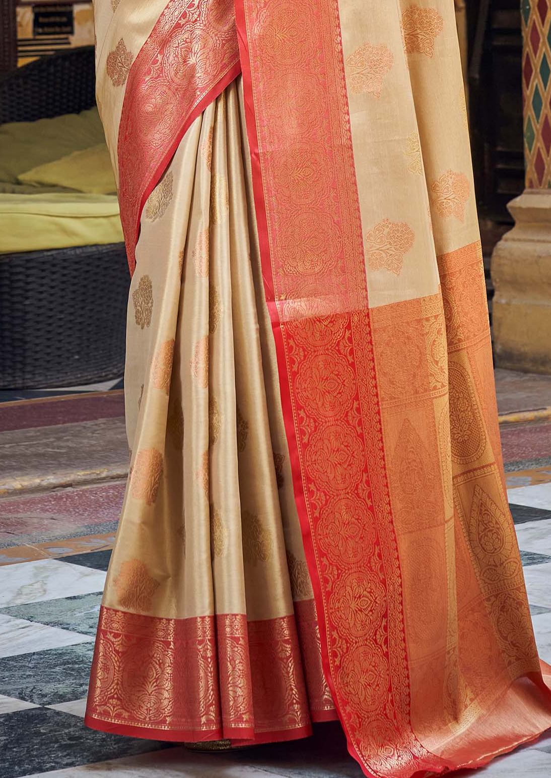 Graceful Ivory Banarasi Handloom Silk Saree