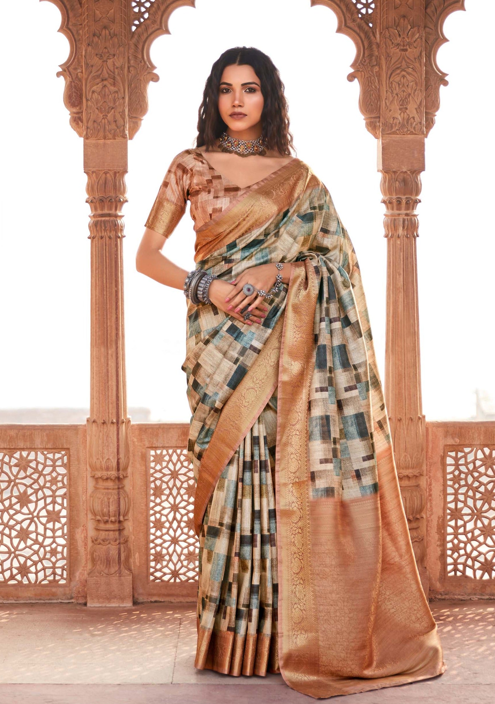 Ethereal Ivory Cream Handloom Banarasi Silk Saree