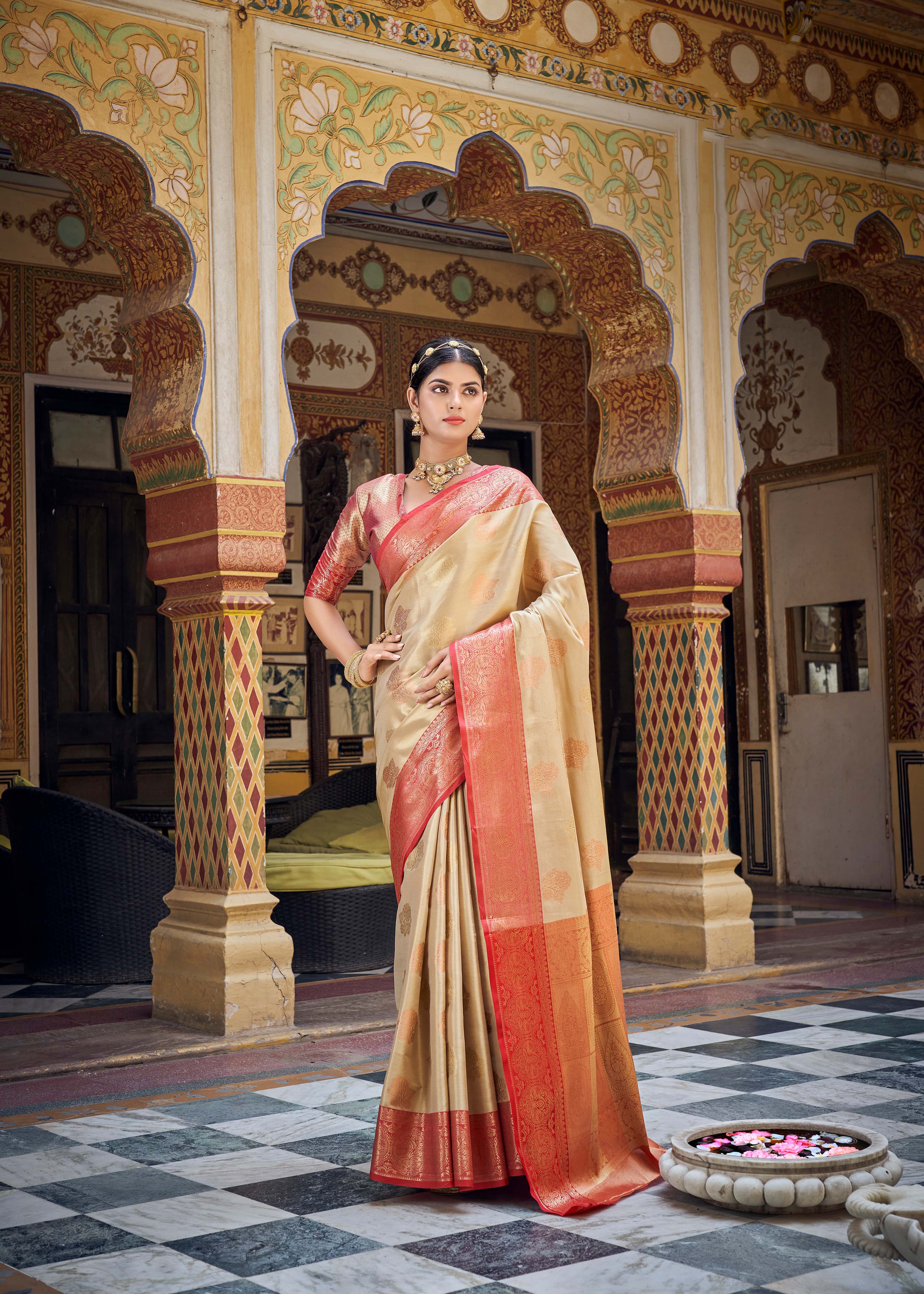 Graceful Ivory Banarasi Handloom Silk Saree