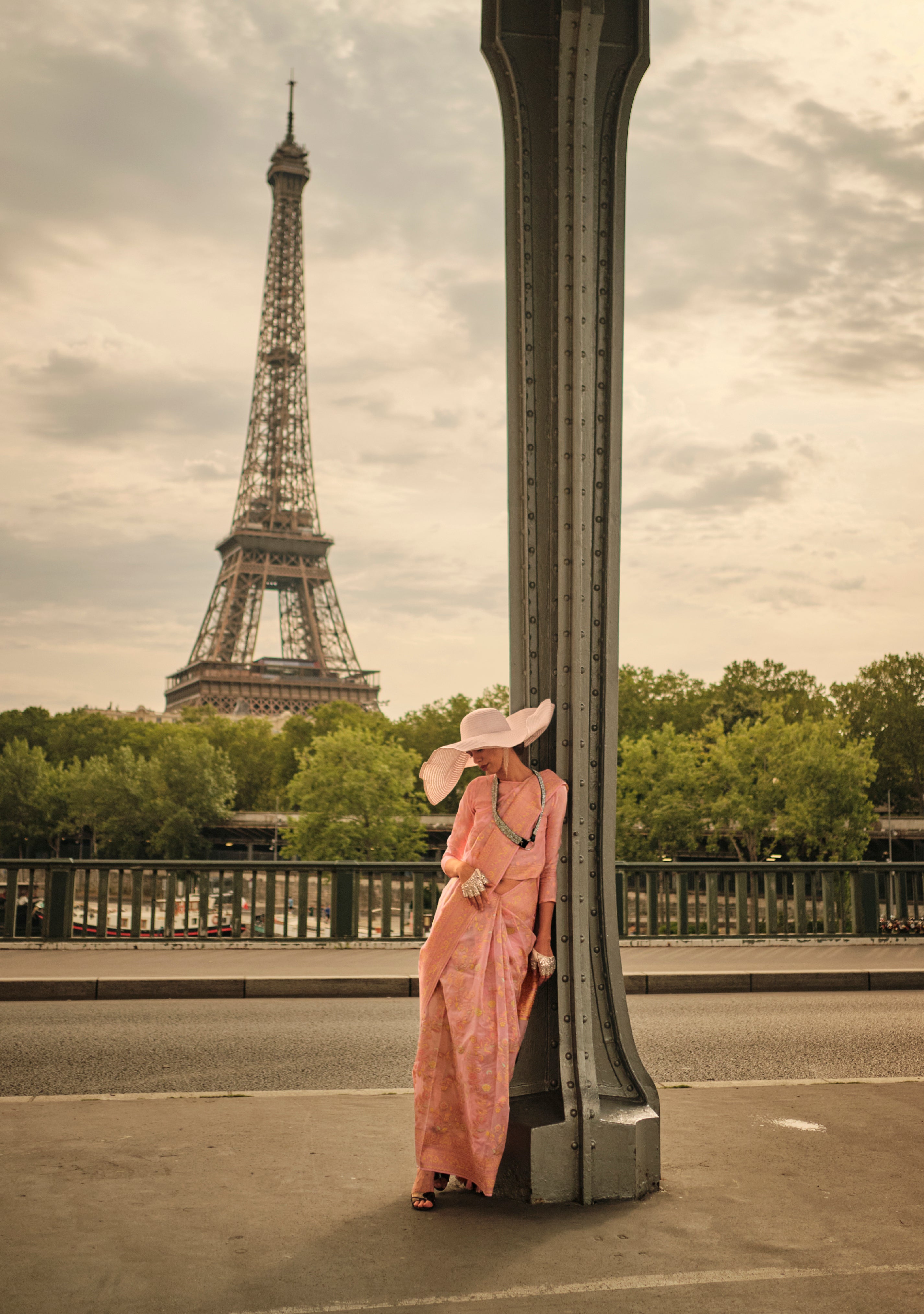 Elegant Peach Kashmiri Organza Handloom Saree