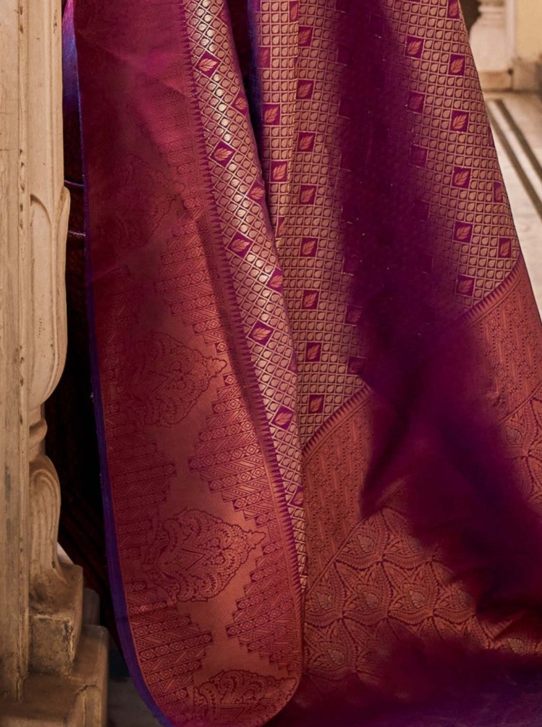 Exquisite Dark Pink Zari Woven Kanjivaram Silk Saree