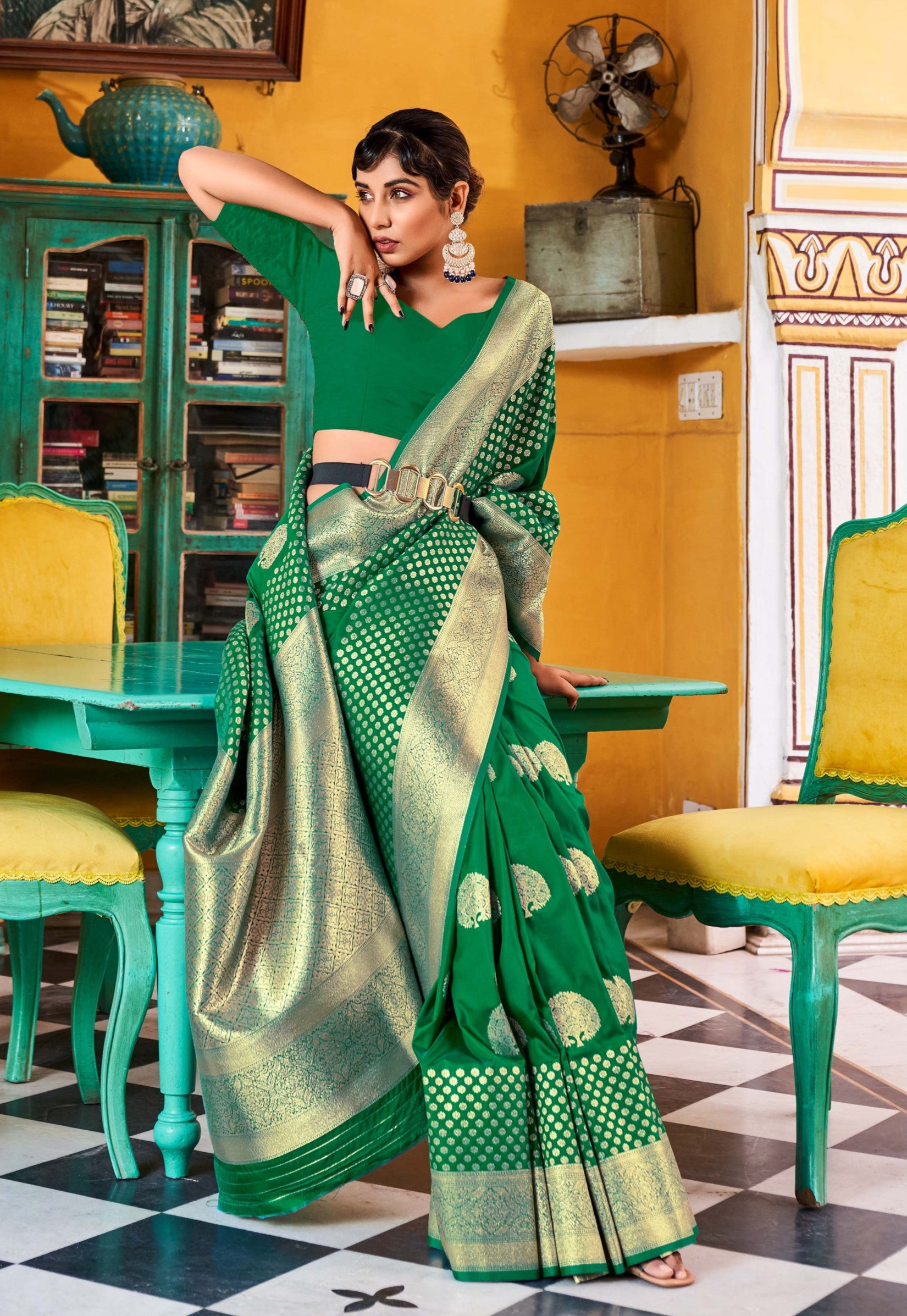 Elegant Dark Green Zari Woven Banarasi Silk Saree