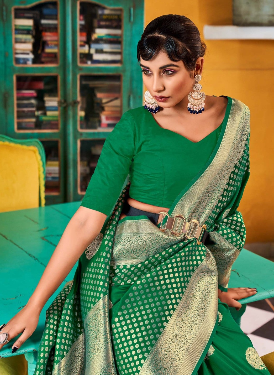 Elegant Dark Green Zari Woven Banarasi Silk Saree