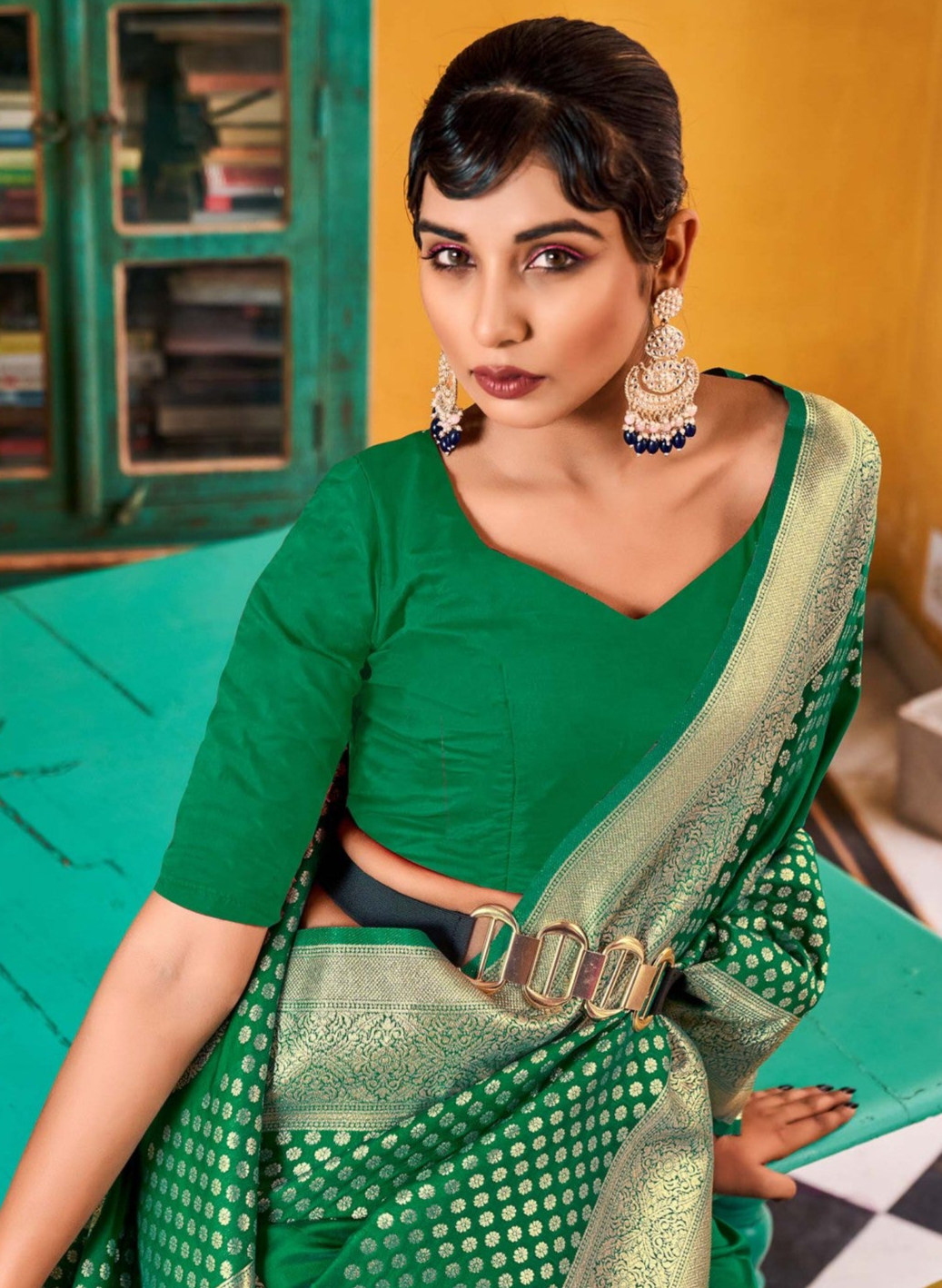 Elegant Dark Green Zari Woven Banarasi Silk Saree