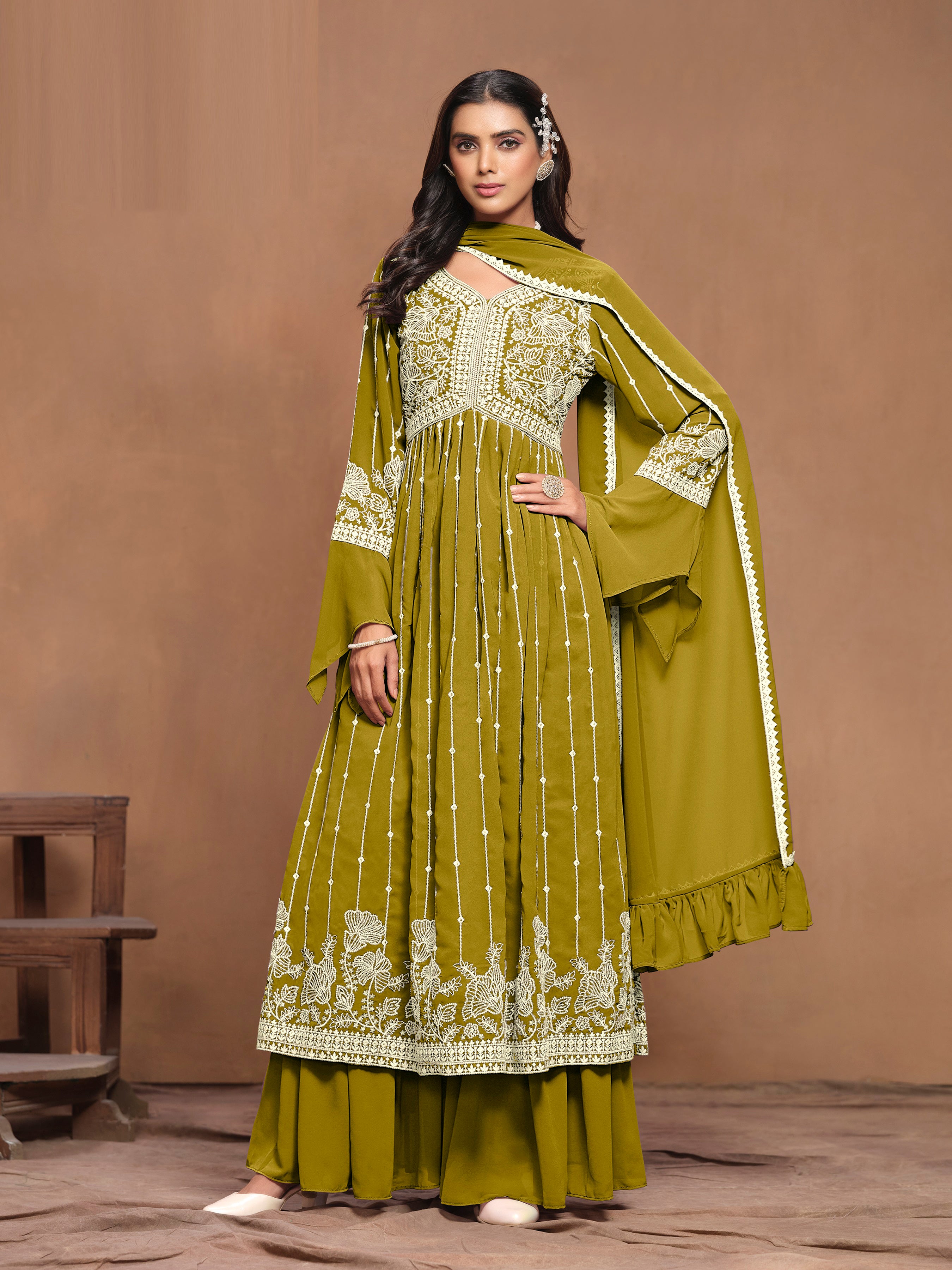 Green Georgette Thread Work Salwar Kameez