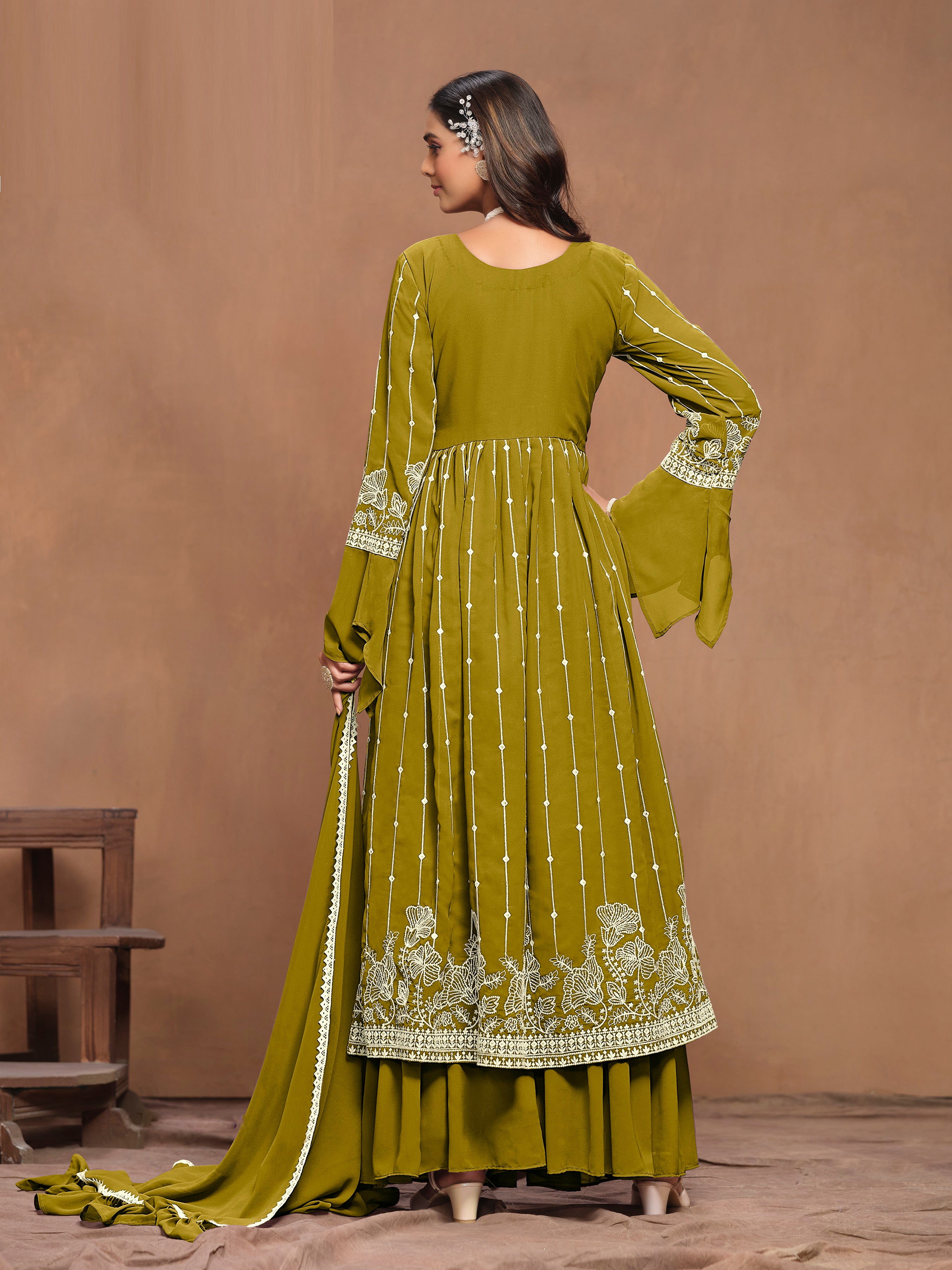 Green Georgette Thread Work Salwar Kameez