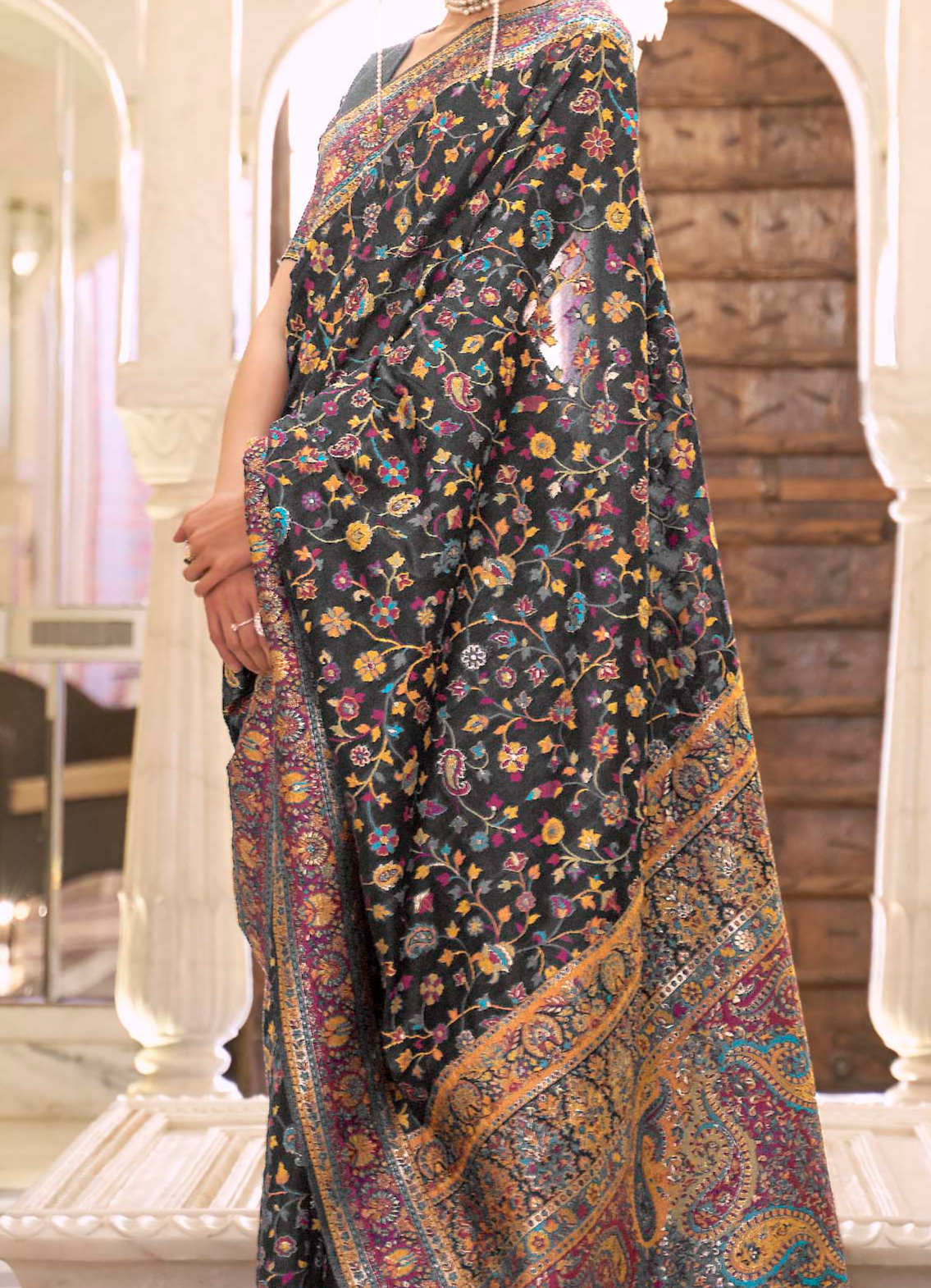 Elegant Grey Banarasi Jamawar Woven Silk Saree