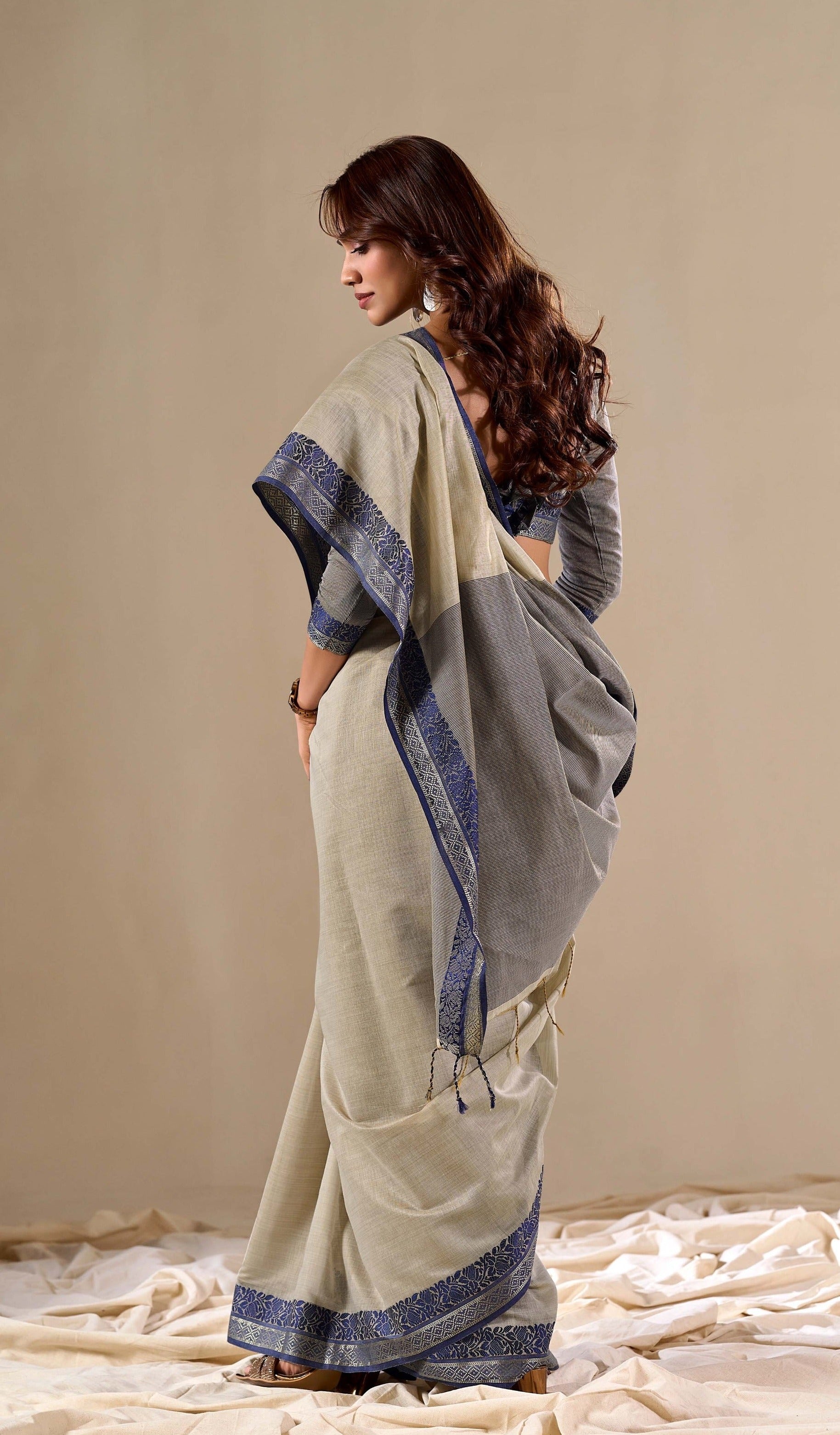 Elegant Fog Mist Handloom Cotton Saree