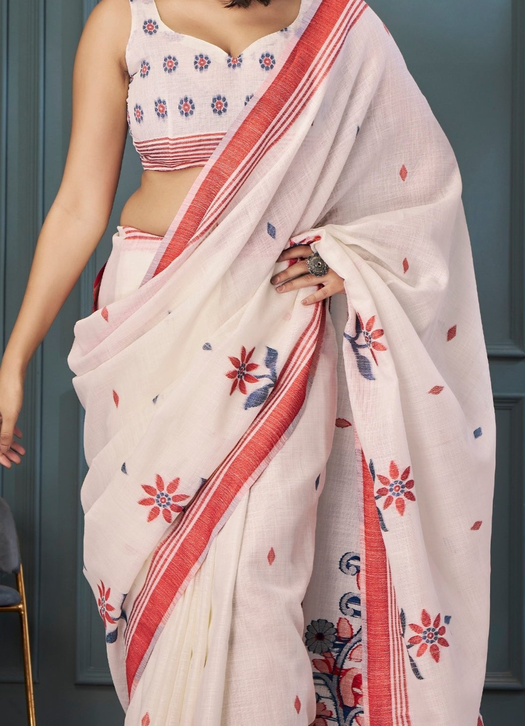 Graceful Cream Handloom Linen Silk Saree with Beautiful Weaving