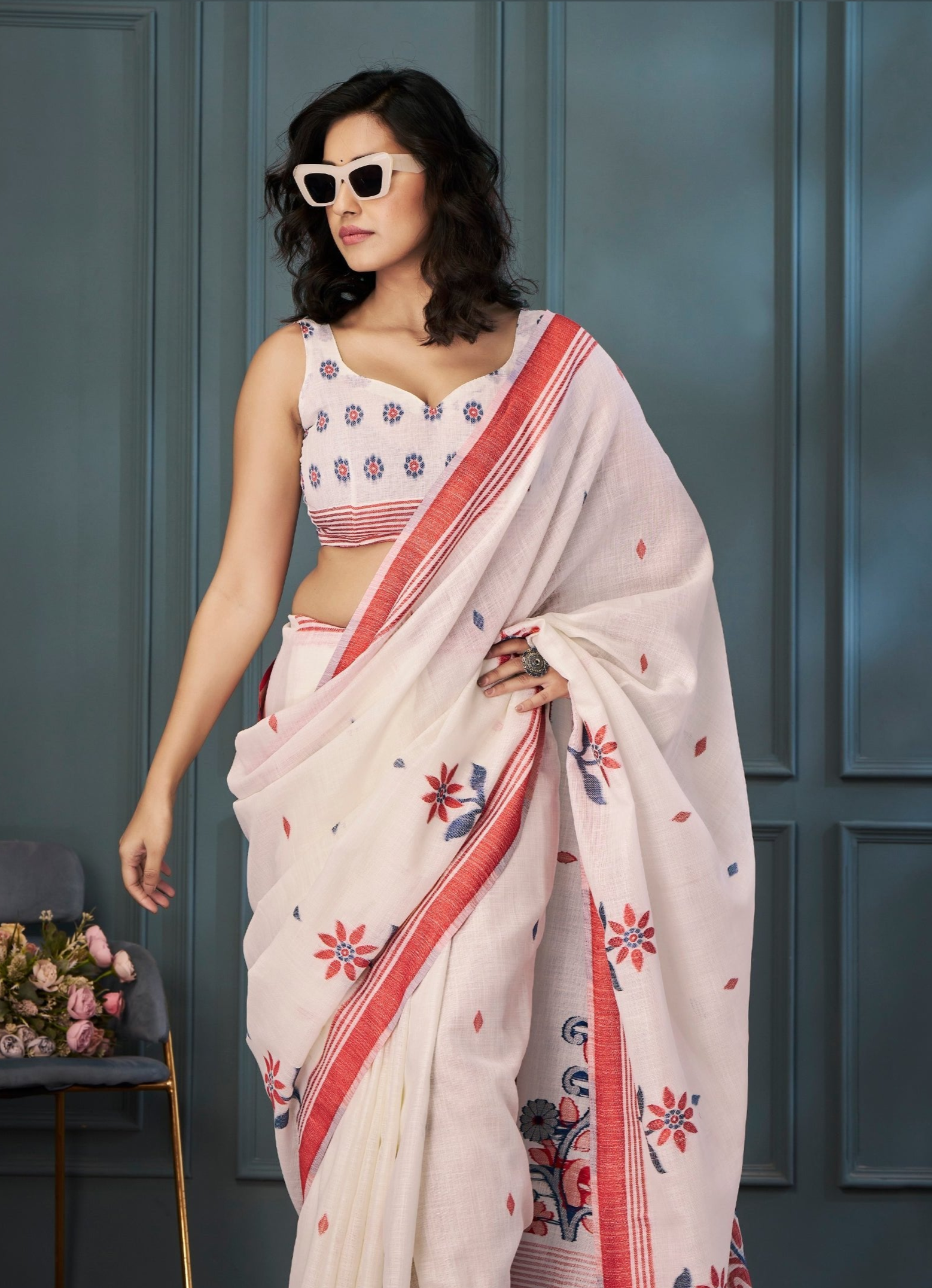 Graceful Cream Handloom Linen Silk Saree with Beautiful Weaving