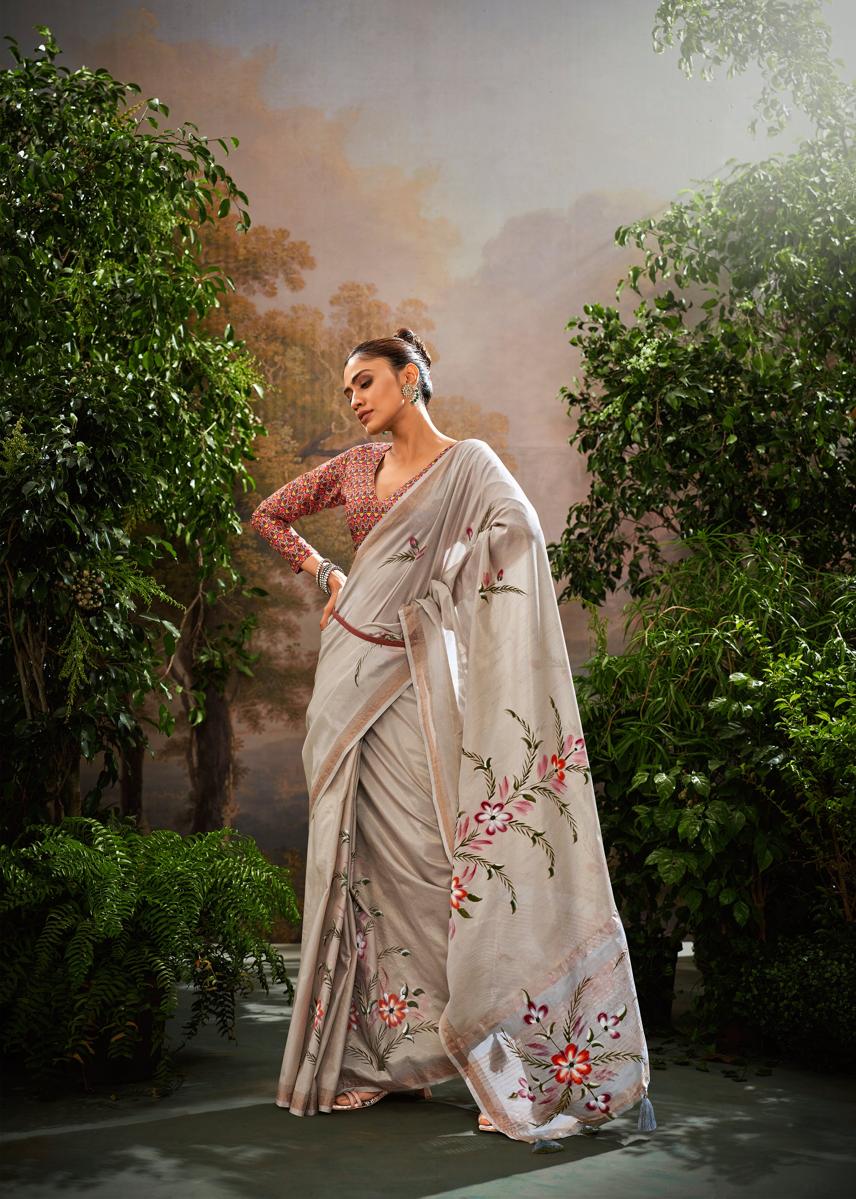 Toned Grey Coloured Soft Linen Tissue Saree – Timeless Luxury & Grace