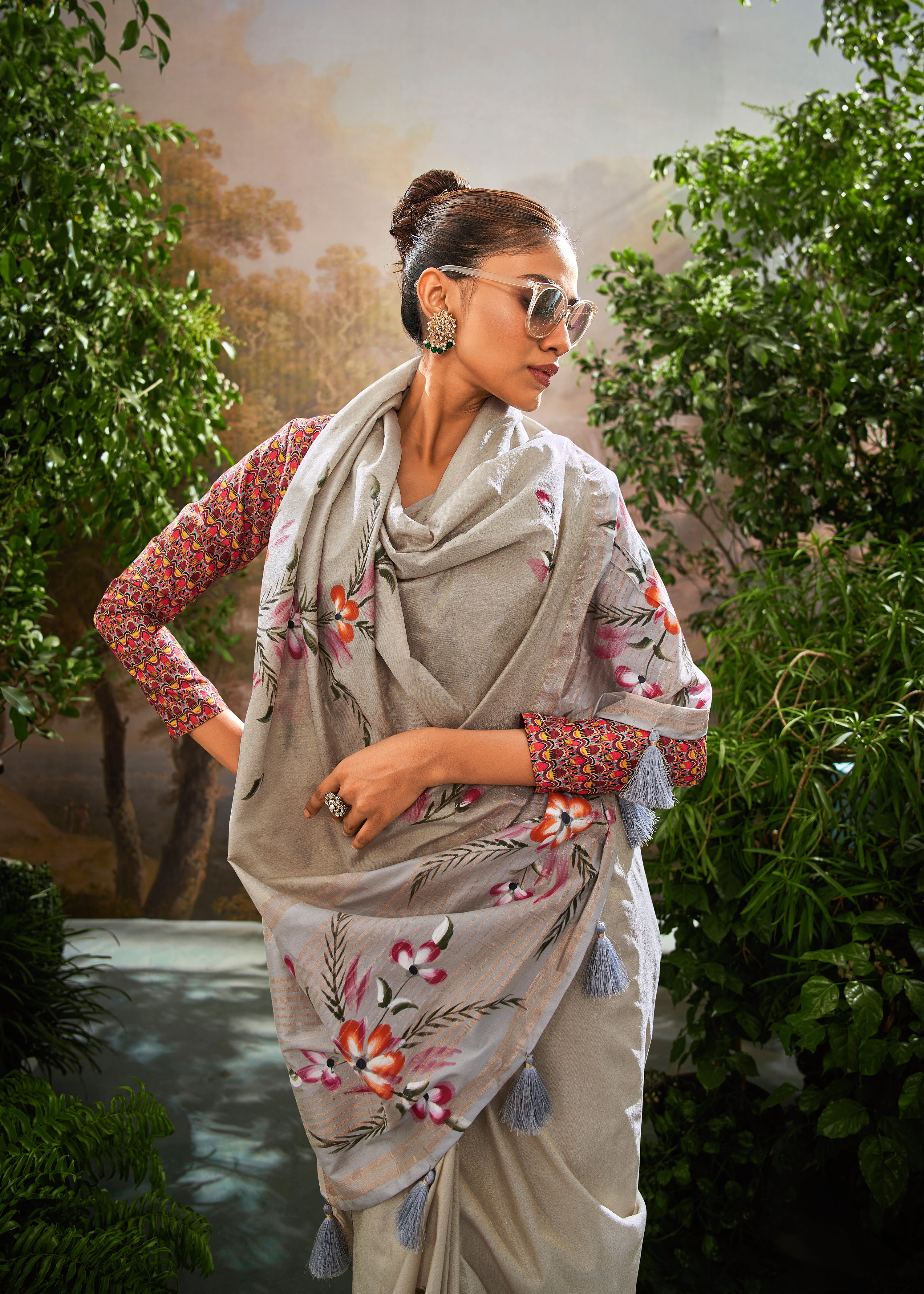 Toned Grey Coloured Soft Linen Tissue Saree – Timeless Luxury & Grace