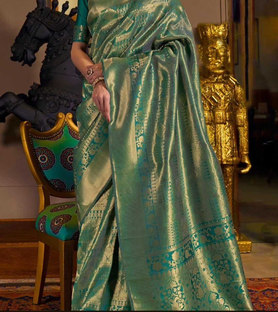 Verdant Green Kanjivaram Silk Saree: Nature's Elegance Woven in Green