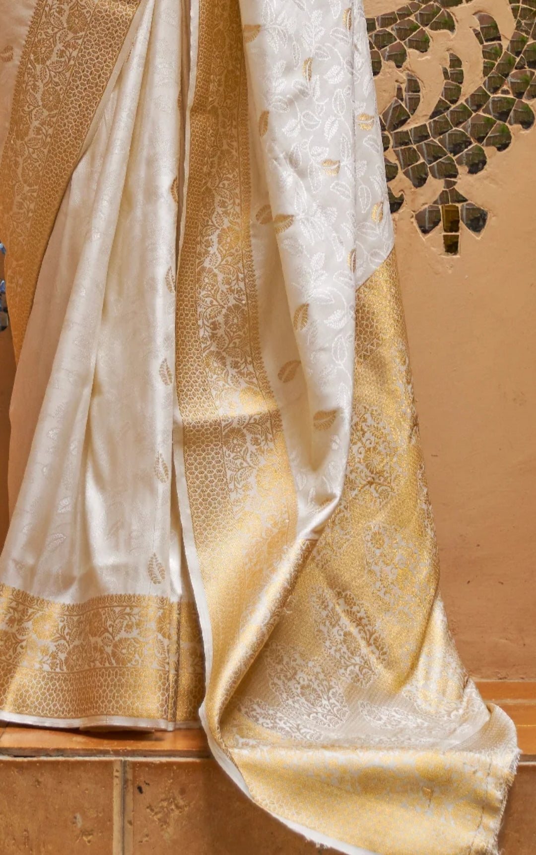 Espresso White Zari Woven Kanjivaram Saree