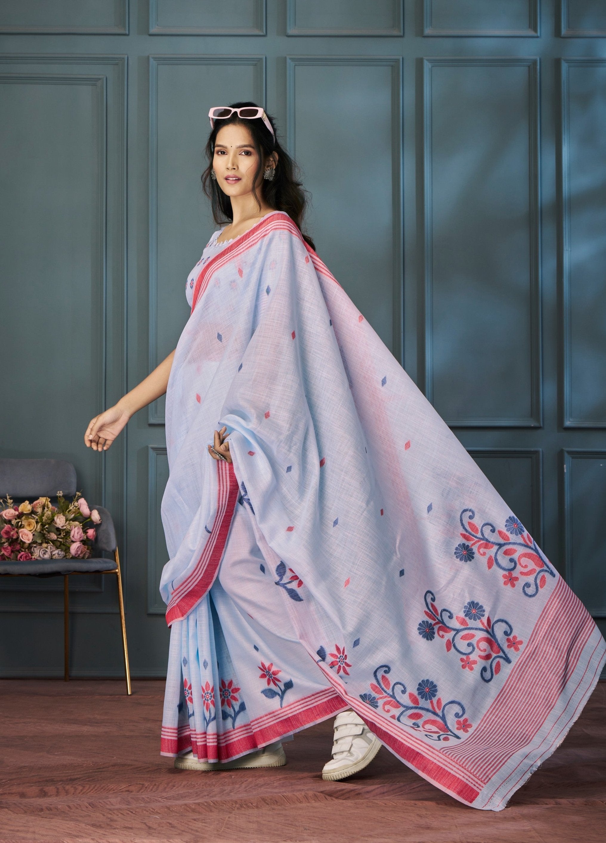 Enchanting Lavender Handloom Linen Silk Saree with Intricate Weaving