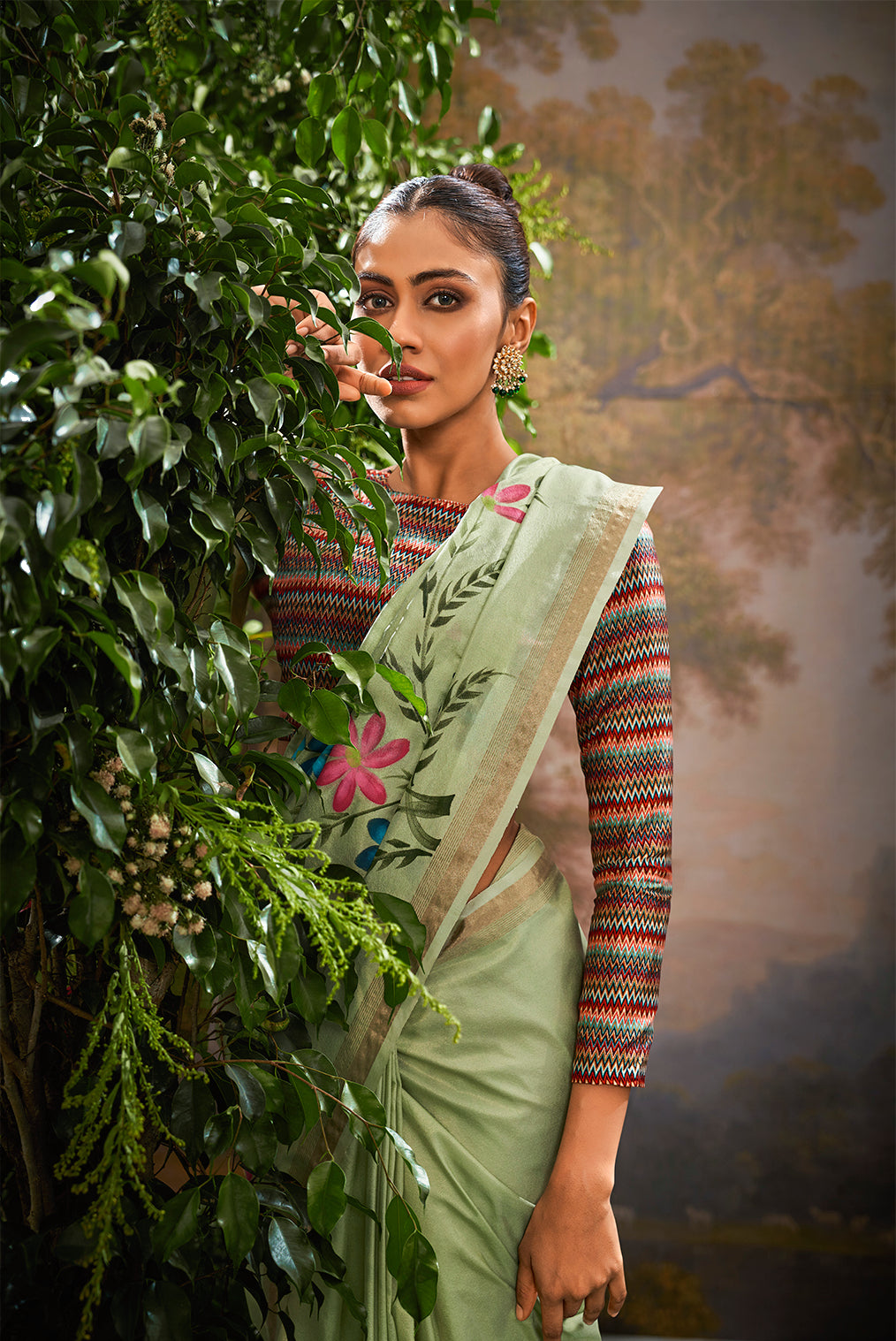 Elegant Pista Green Coloured Soft Linen Tissue Saree – Timeless Luxury & Grace